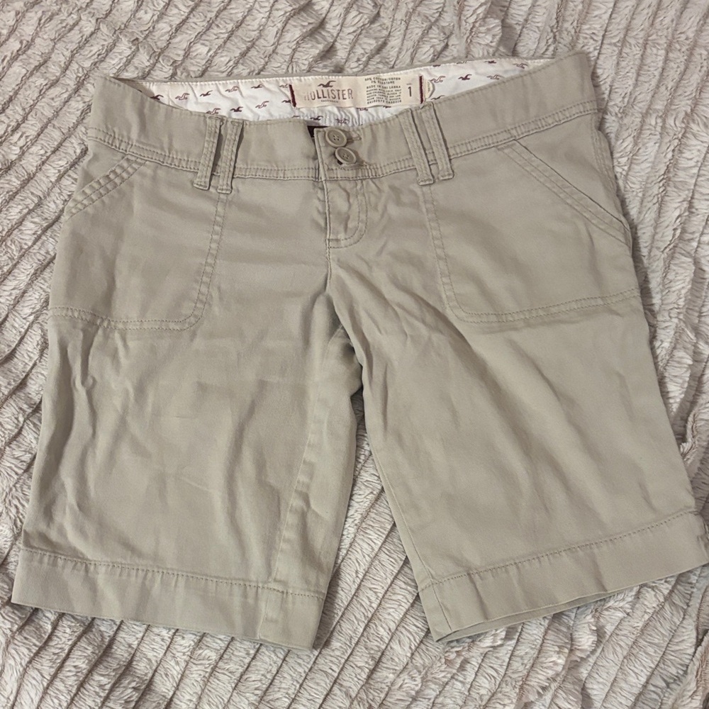 Hollister Women's Beige Bermuda Shorts sz 1